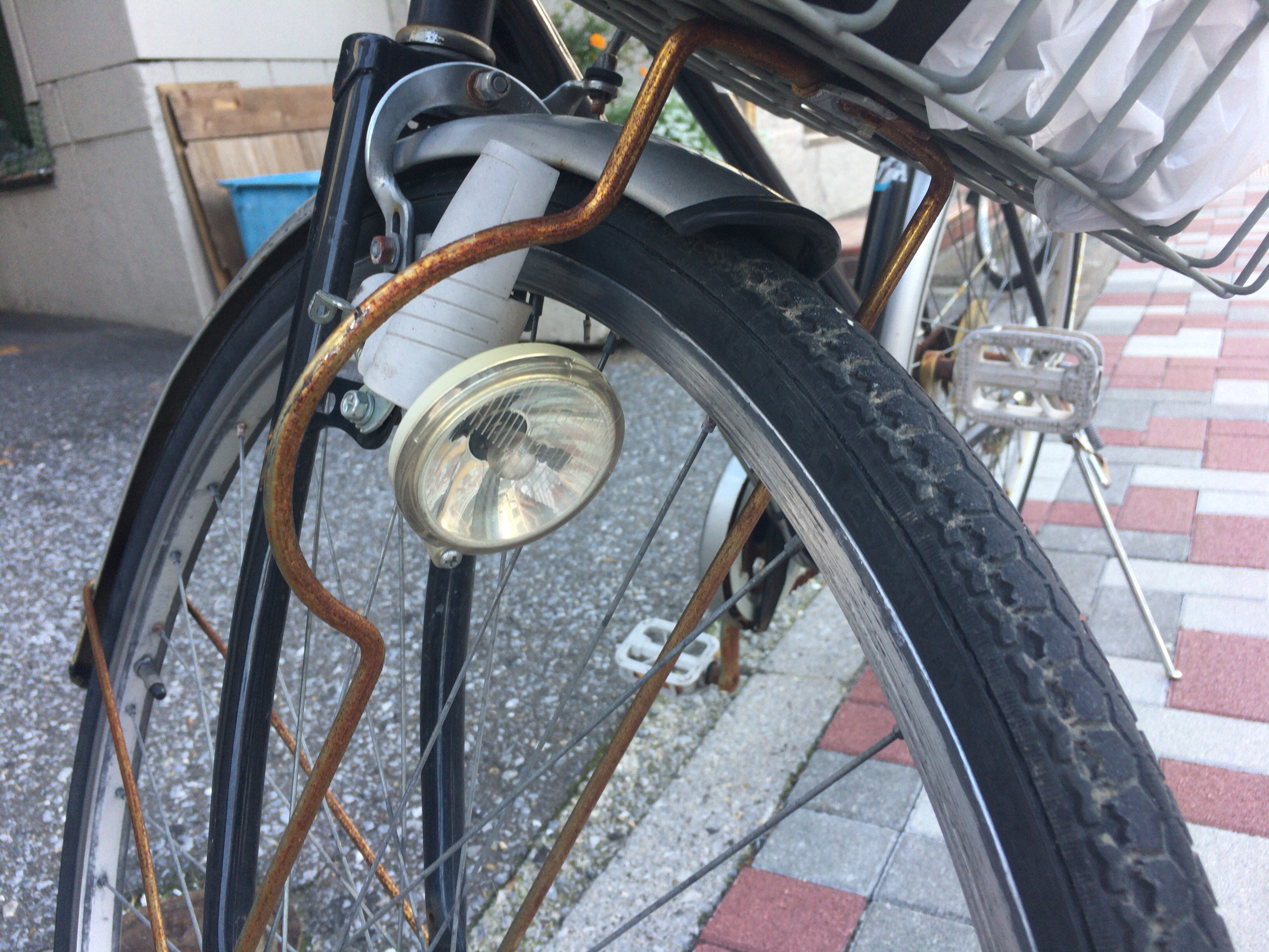 つかなくなった自転車のライトは自転車屋さんにいけば直してもらえる しのざっき