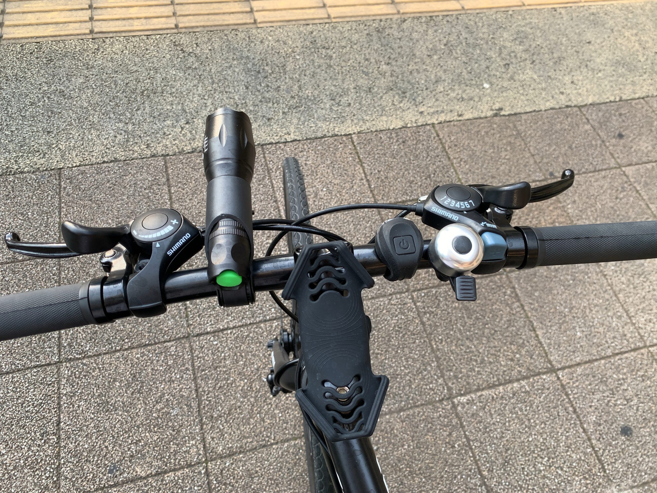 クロスバイク買ったので追加購入して便利になった付属アイテムまとめ | しのざっきのアイキャッチ画像